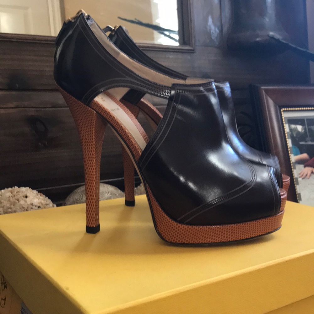 Fendi heels 38.5 price drop 🔴🎁 even less !